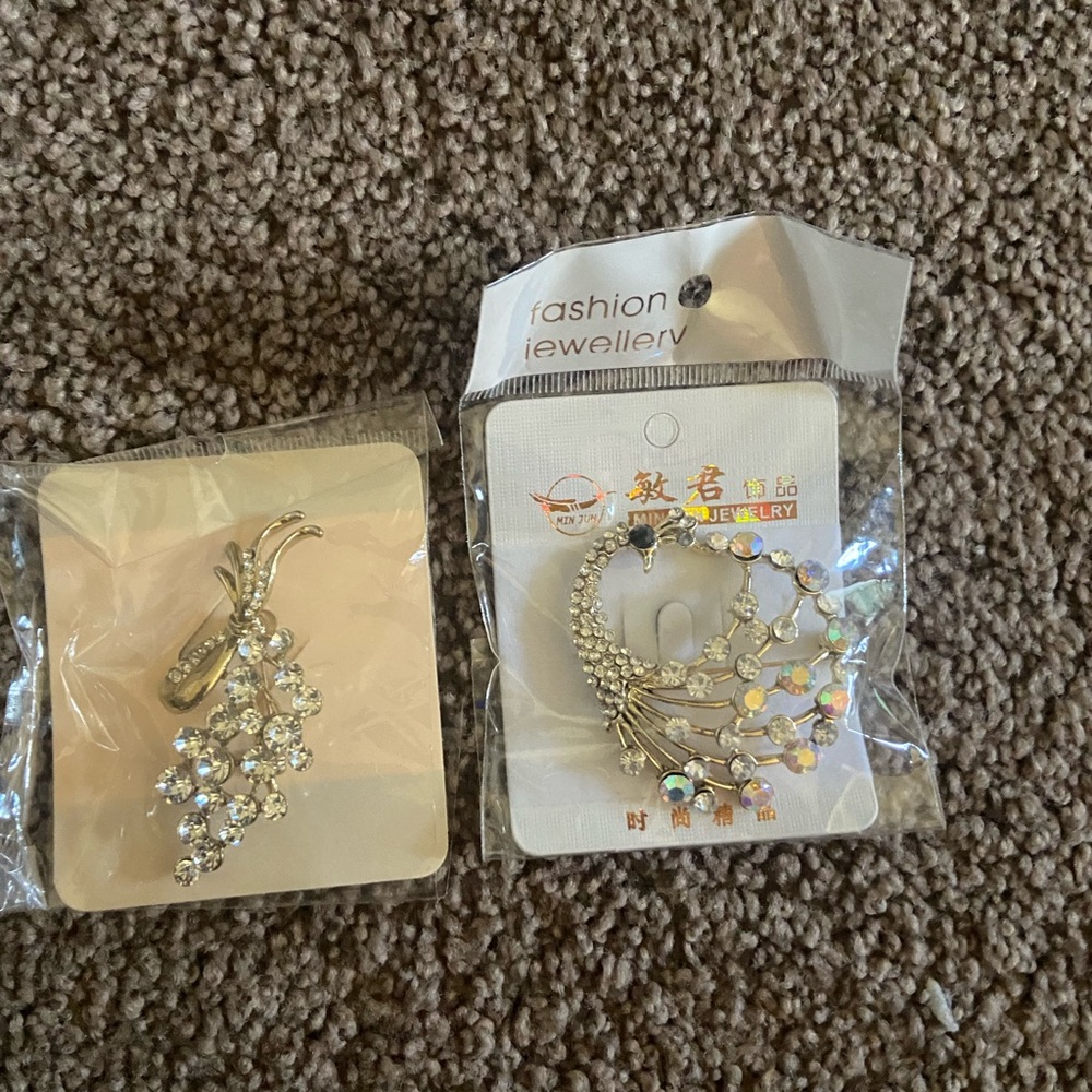 Women jewelry brooch
